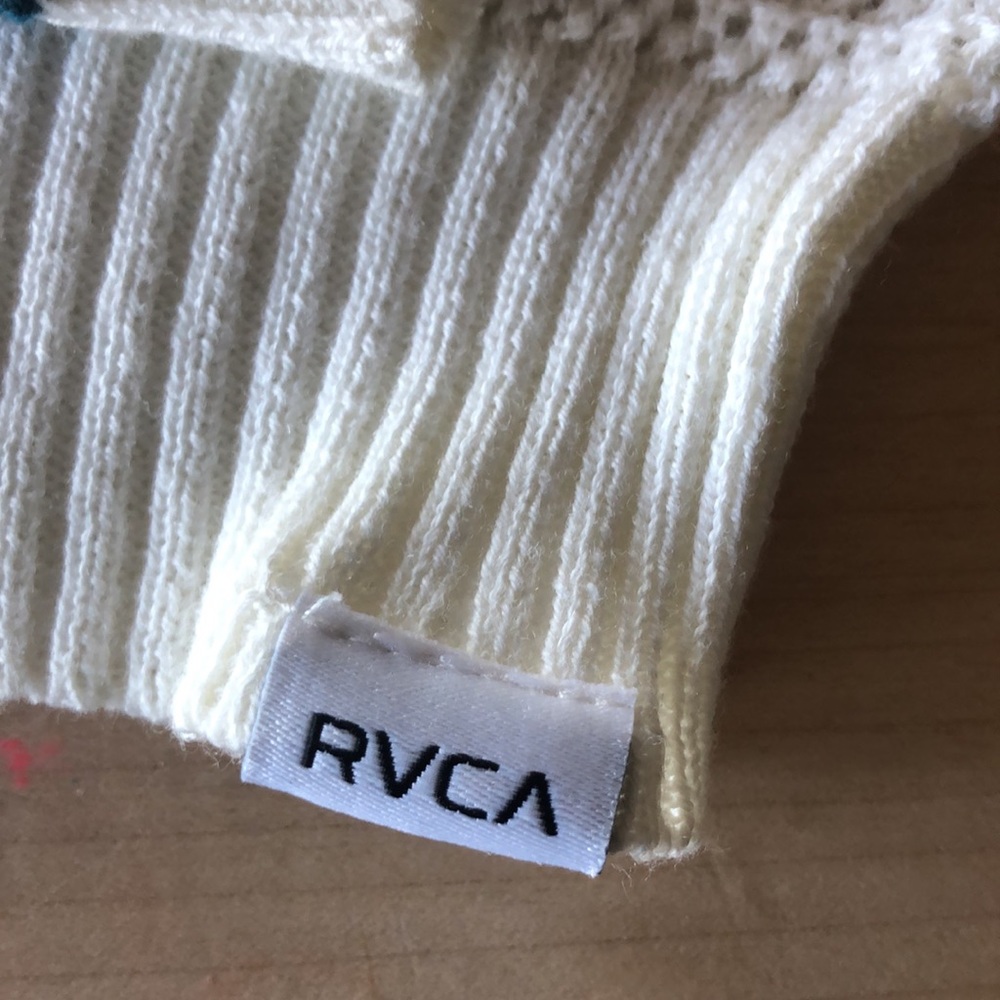Mid drift RVCA sweater - Picture 3 of 4